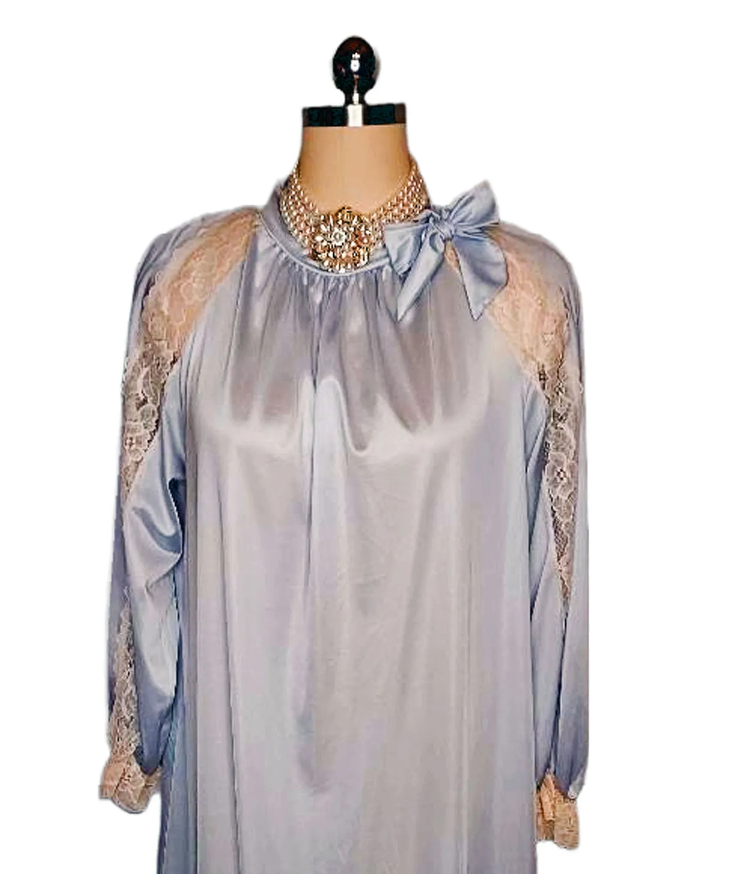 *  GLAMOROUS VINTAGE VICTORIAN-LOOK SANS SOUCI LACE HIGH NECK NIGHTGOWN DRESSING GOWN WITH BEAUTIFUL LACE SLEEVES