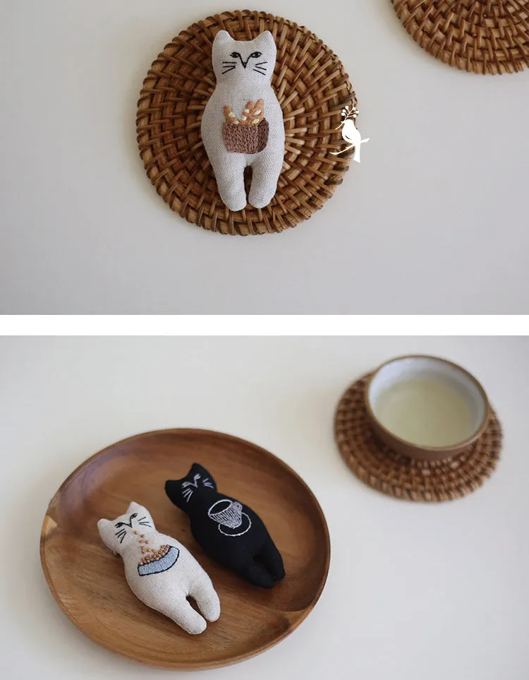 DIY Embroidery Cat Brooch Key Chain Pendant Gift (Including DIY materials)