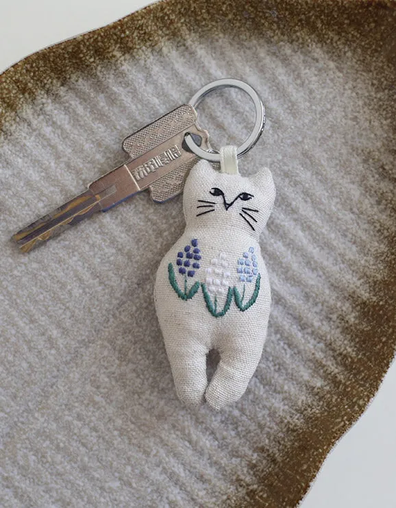 DIY Embroidery Cat Brooch Key Chain Pendant Gift (Including DIY materials)