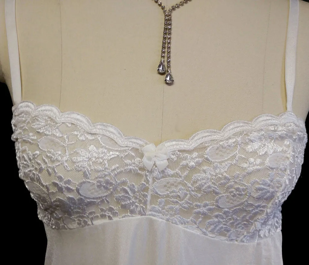 *RARE VINTAGE OLGA SHEER NYLON & SPANDEX LACE BRA NIGHTGOWN IN WHITE FROST