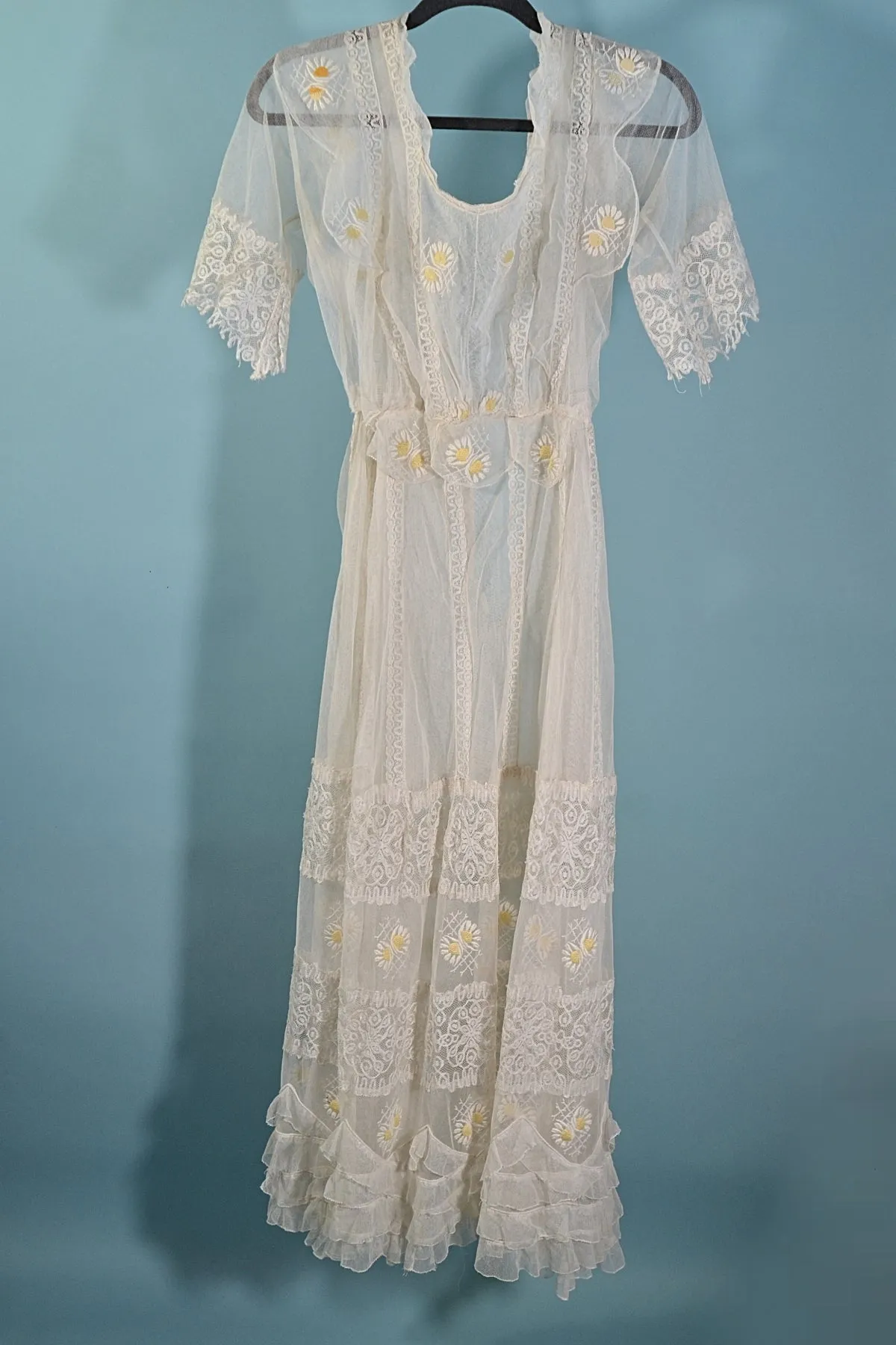 SOLD Vintage/Antique Edwardian White Lace Embroidered Party Dress M