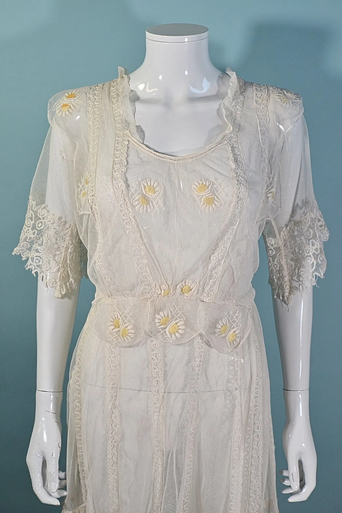 SOLD Vintage/Antique Edwardian White Lace Embroidered Party Dress M