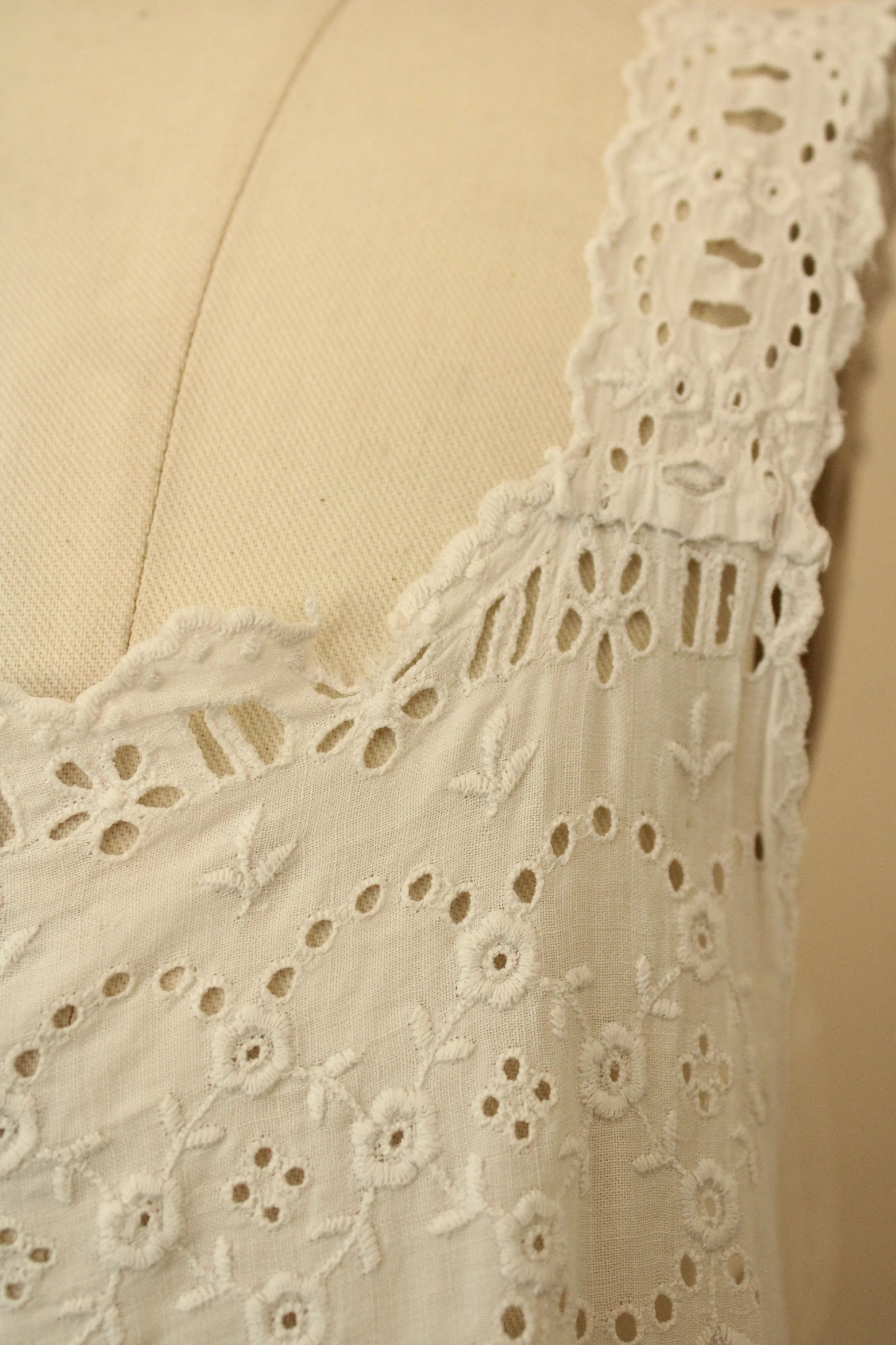 Vintage 1920s Volup Size White Cotton Chemise