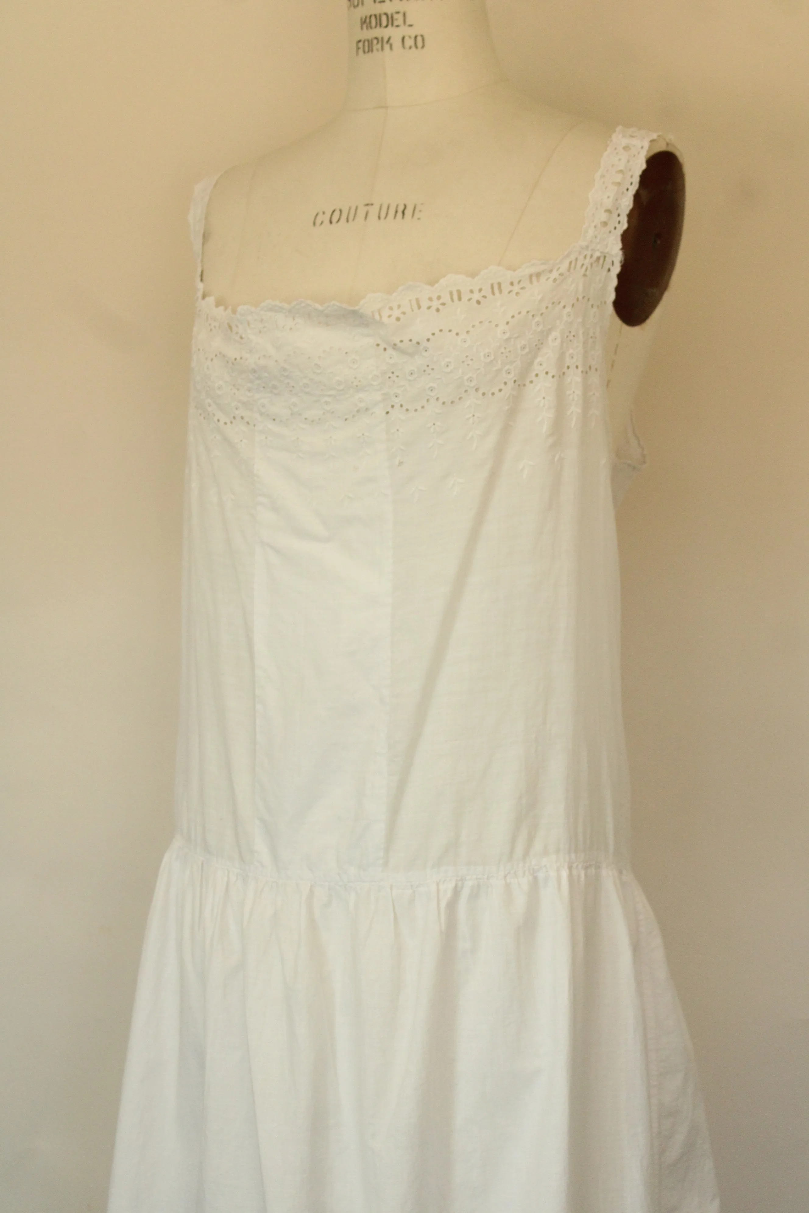 Vintage 1920s Volup Size White Cotton Chemise