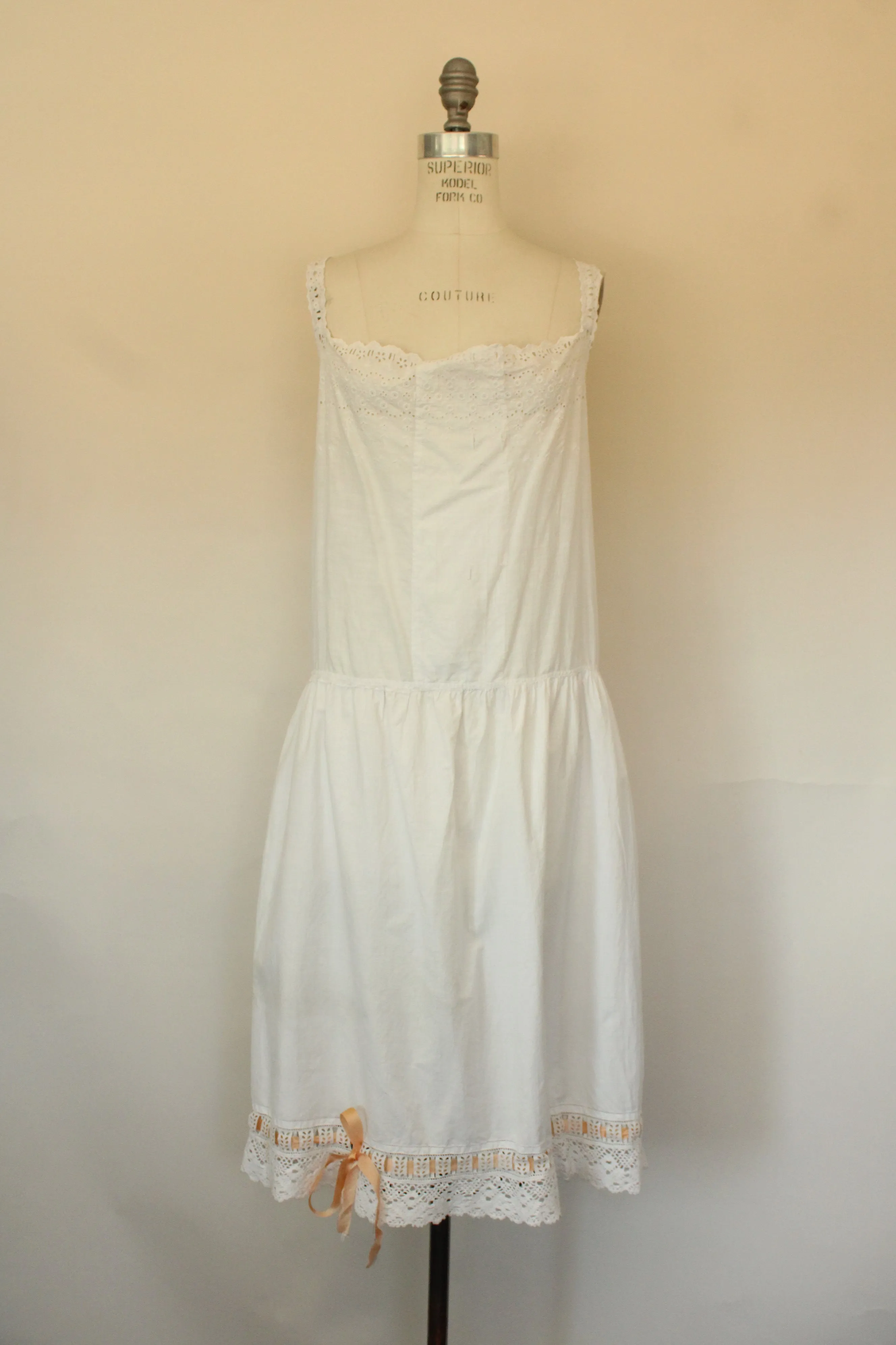 Vintage 1920s Volup Size White Cotton Chemise