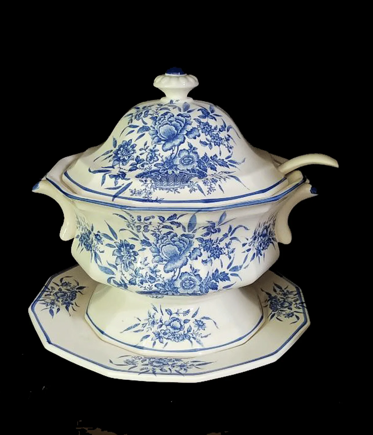 VINTAGE ELEGANT FRENCH COUNTRY BLUE TOILE 4-PIECE SOUP TUREEN, LID UNDER PLATE & LADLE