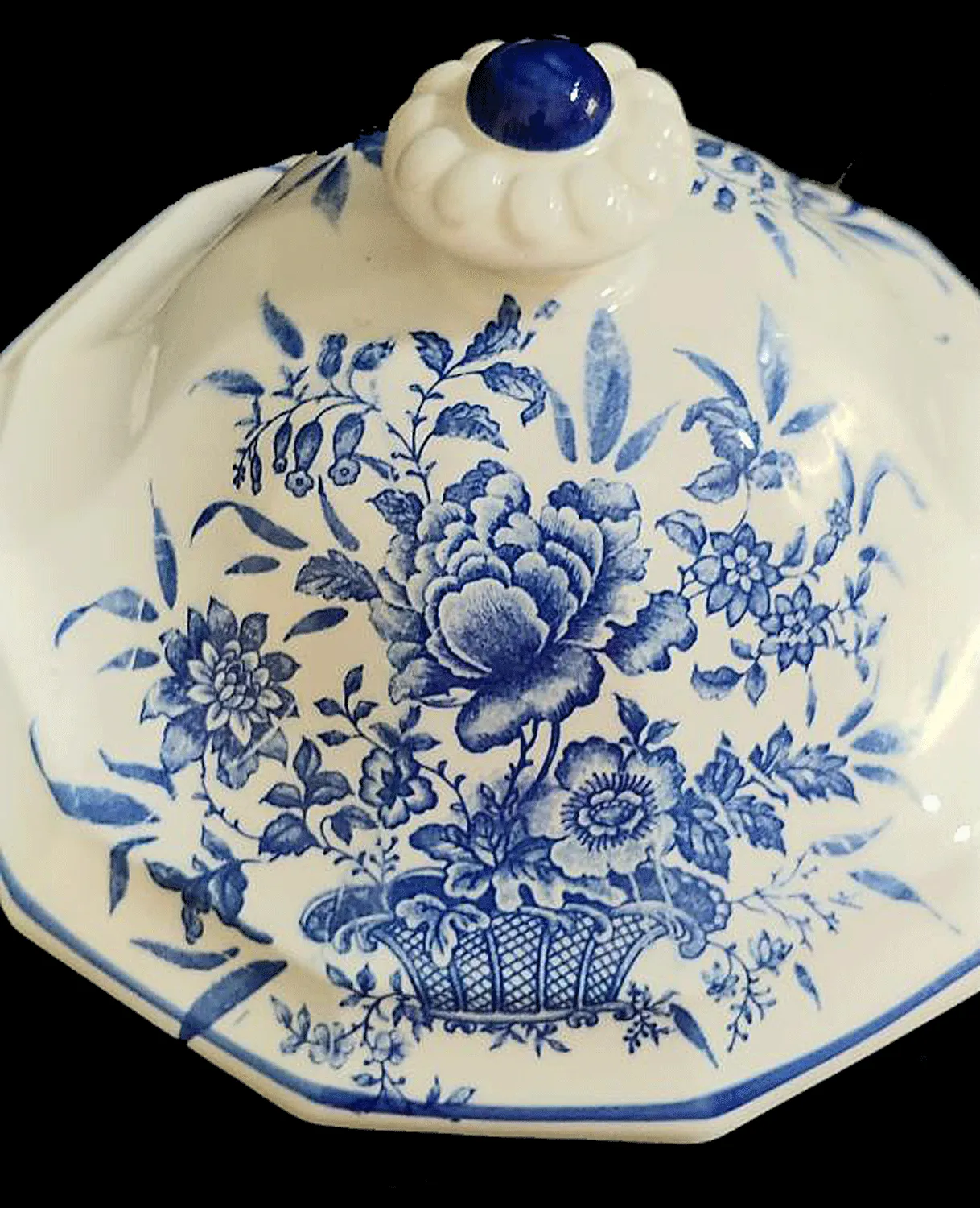 VINTAGE ELEGANT FRENCH COUNTRY BLUE TOILE 4-PIECE SOUP TUREEN, LID UNDER PLATE & LADLE