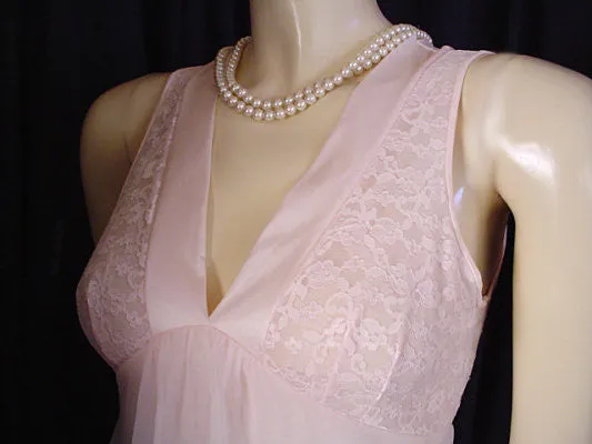 *VINTAGE SHADOWLINE DOUBLE NYLON & LACE PEIGNOIR & NIGHTGOWN SET IN ROMANCE