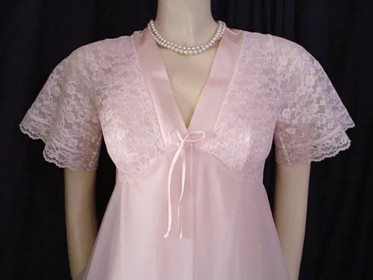 *VINTAGE SHADOWLINE DOUBLE NYLON & LACE PEIGNOIR & NIGHTGOWN SET IN ROMANCE