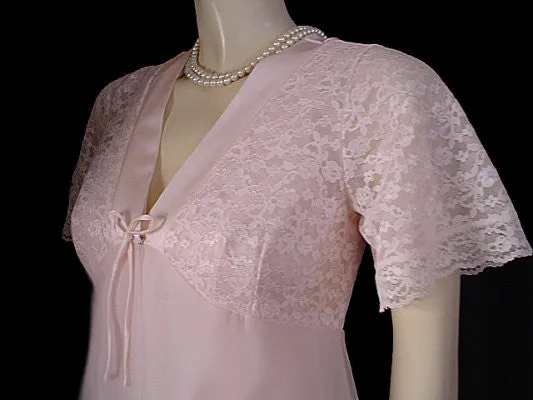 *VINTAGE SHADOWLINE DOUBLE NYLON & LACE PEIGNOIR & NIGHTGOWN SET IN ROMANCE