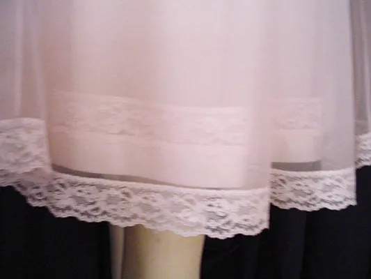 *VINTAGE SHADOWLINE DOUBLE NYLON & LACE PEIGNOIR & NIGHTGOWN SET IN ROMANCE